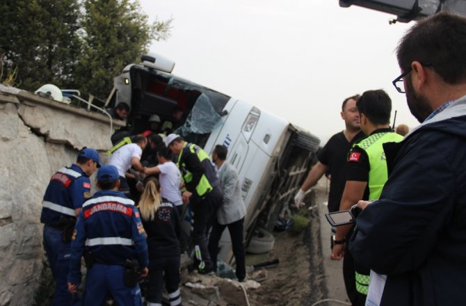 OTOBÜS KAZASINDA ÖLÜ SAYISI 2’YE YÜKSELDİ