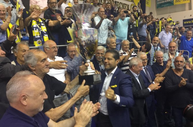 FENERBAHÇE KUPASINI ALDI