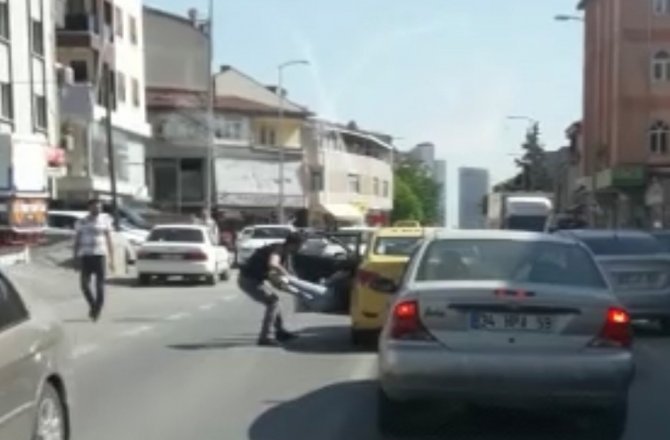 İSTANBUL’DA TAKSİCİ DEHŞETİ KAMERADA