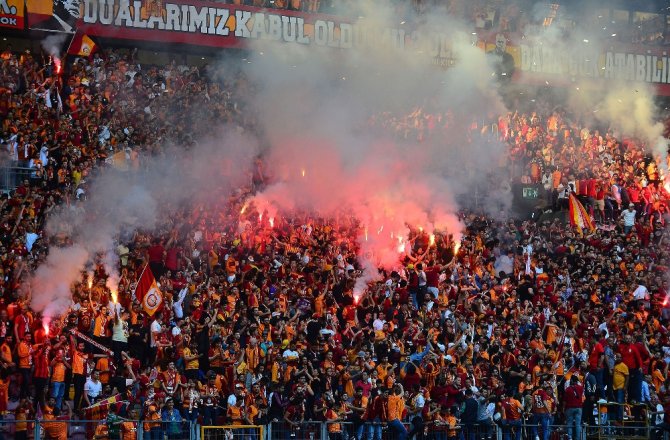 GALATASARAY TRİBÜNDE DE ŞAMPİYON