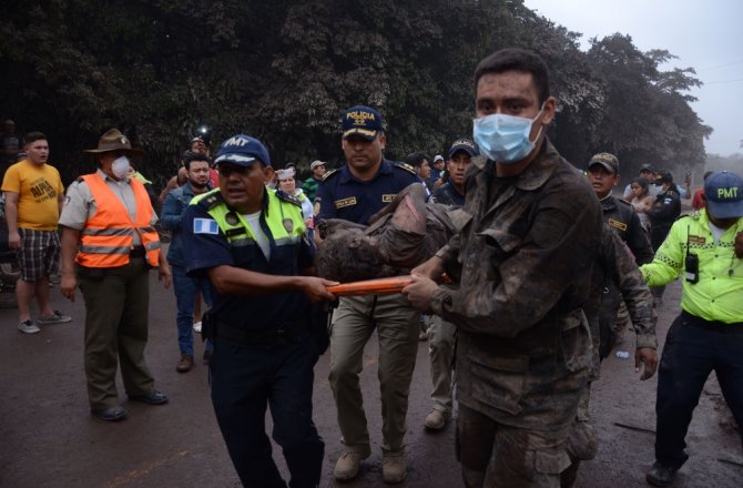 GUATEMALA’DA VOLKAN PATLADI: 25 ÖLÜ