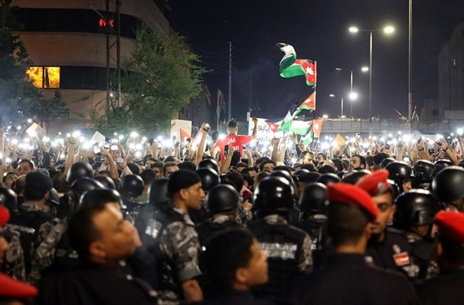 ÜRDÜN'DE PROTESTOLAR 7 GÜNDÜR DEVAM EDİYOR