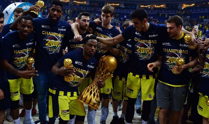 Şampiyon Fenerbahçe Doğuş kupasını aldı