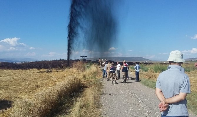 Petrol boru hattında patlama! Petrol fışkırdı