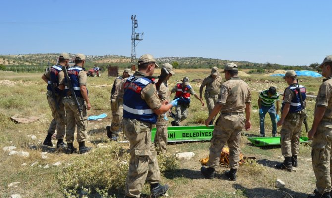 Düşen uçağın pilotu 27 kilometre uzaklıkta bulundu