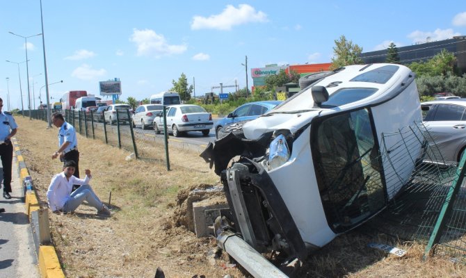 Otomobil takla attı, sürücü sinir krizi geçirdi