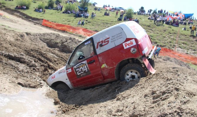 Off-Road yarışları nefes kesti