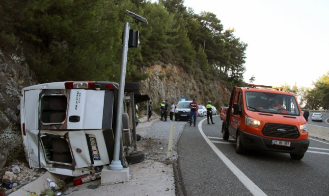 Midibüsün freni patladı: 20 yaralı