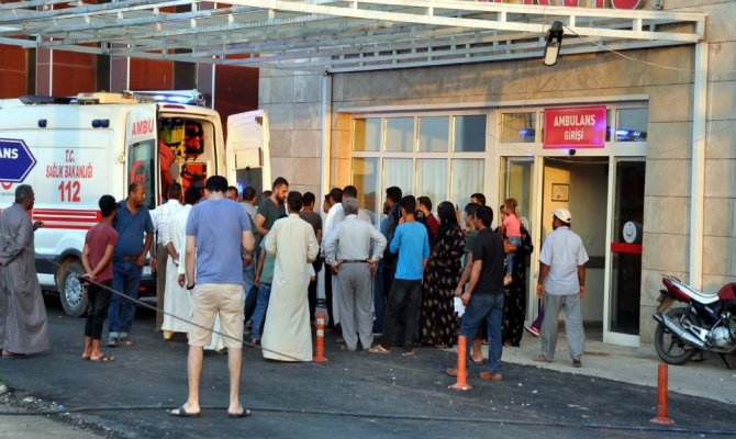 Gökten tarlaya inen cisim patladı: 3 yaralı