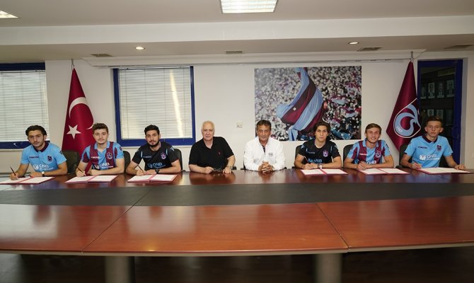 Trabzonspor 6 oyuncuyla profesyonel sözleşme yaptı