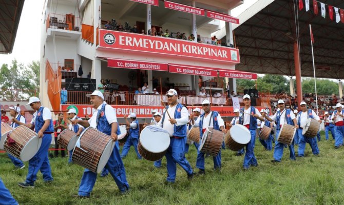 657. Tarihi Kırkpınar Yağlı Güreşleri resmi törenle başladı