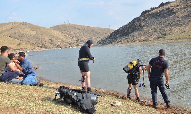 Ceyhan nehri bir genci yuttu