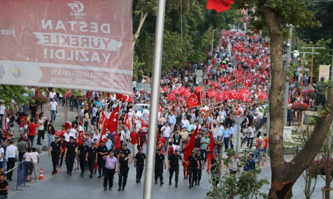 Kahramanmaraş’ta binler Demokrasi Meydanı’nda buluştu