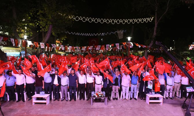 15 Temmuz’da 15 Bin Türk Bayrağı Dağıtıldı