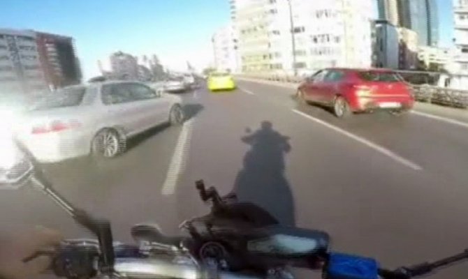 Motosikletli ölümden böyle döndü