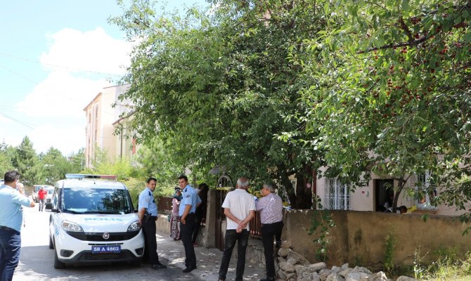 Kardeşine silah çekti, yengesini yaraladı