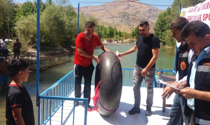 Lastiğini Al Da Gel Rafting Yarışması ile doyasıya eğlendiler