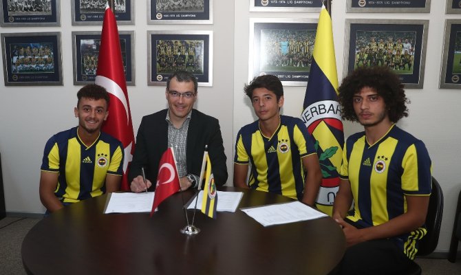 Fenerbahçe'de genç transferler sürüyor