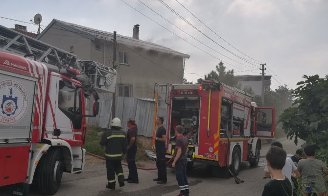 Yemeği ocakta unutunca yangın çıktı