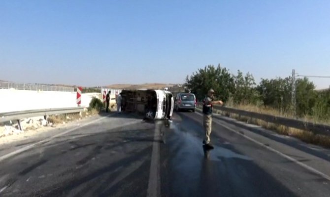 İşçi servisi yan yattı: 3'ü ağır 17 yaralı