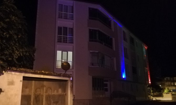 Apartmana yıldırım düştü