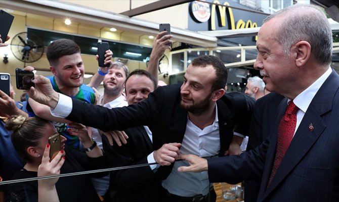 Cumhurbaşkanı Erdoğan'dan Rize'de kafe ziyareti