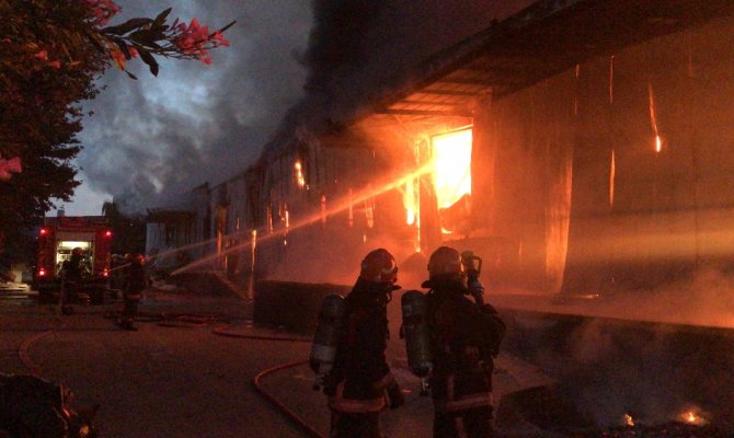 OSB içindeki dev fabrika alev alev yandı