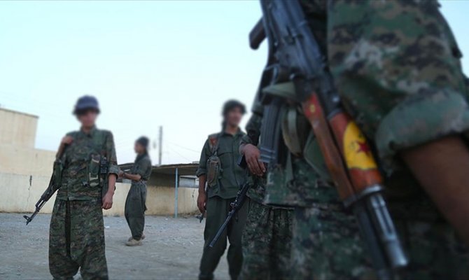 Terör örgütü YPG/PKK Suriye'de okulları kapatmaya devam ediyor