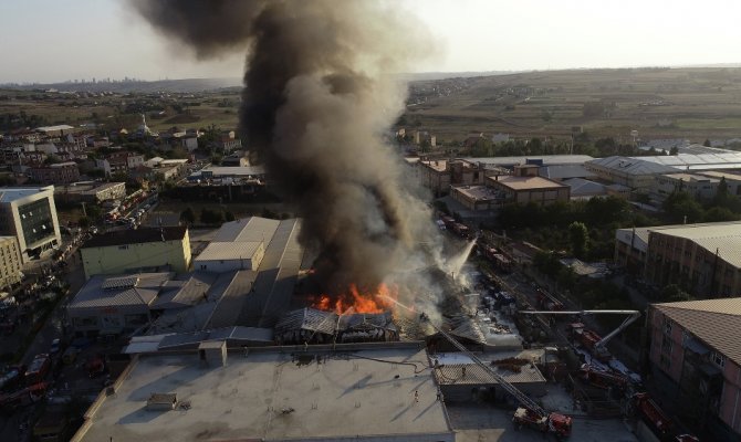 Arnavutköy’deki fabrika yangını kontrol altına alındı