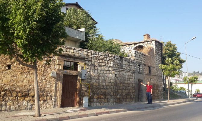 Gazipaşa Konakları Çöküyor Muhtarı Çırpınıyor