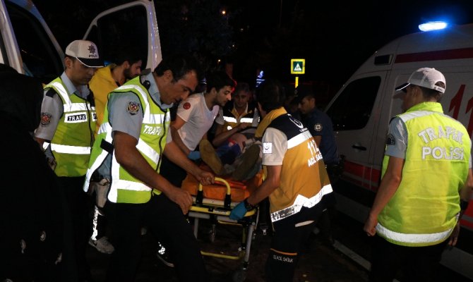 Hasta taşıyan ambulans kaza yaptı: 6 yaralı