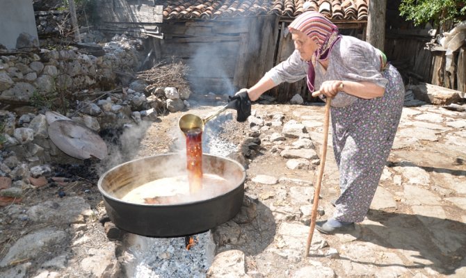 Bu pekmezin lezzeti toprağından geliyor