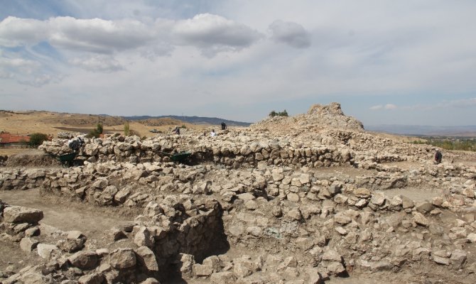 Çorum'da 3500 yıllık boğa biçimli kap bulundu