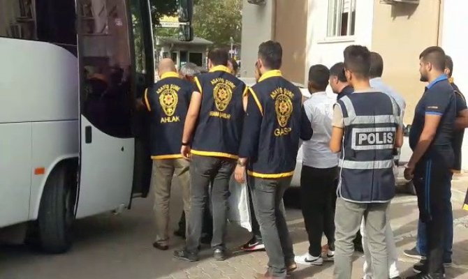 Polislerle çatışmaya giren 22 kişiden 3’ü tutuklandı