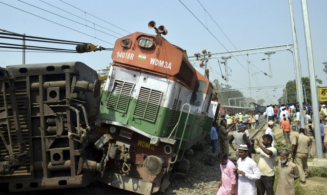 Hindistan’da tren kazası: 5 ölü, 30 yaralı