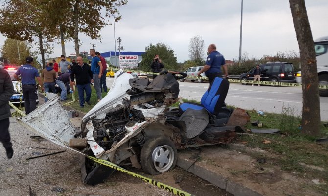 Düzce'de Otomobil ikiye bölündü: 1 ölü, 1 yaralı