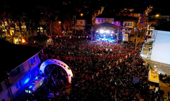 Bursa’da Edip Akbayram coşkusu