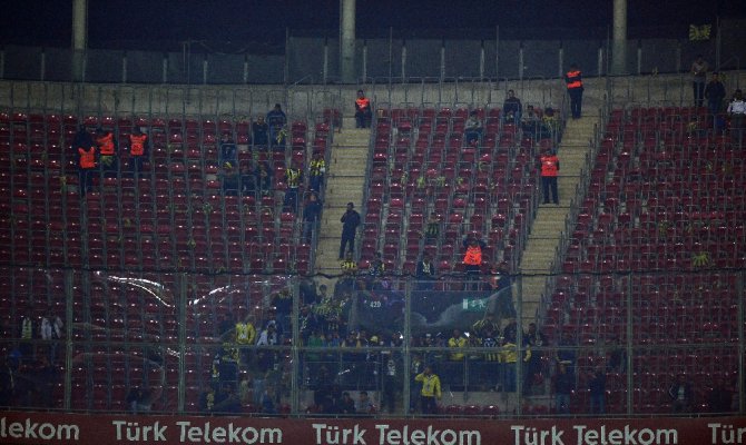 Taraftarlar derbiyi bıraktı hastaneye akın etti