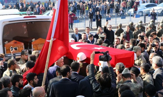 Kahramanmaraşlı şehidi binler uğurladı