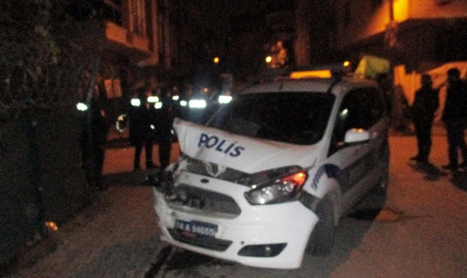 Suçlu kovalayan polisler kaza yaptı: 1 polis yaralı