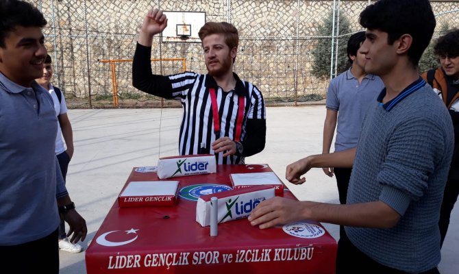 Genç Erkekler Bilek Güreşi Yarışması başlıyor