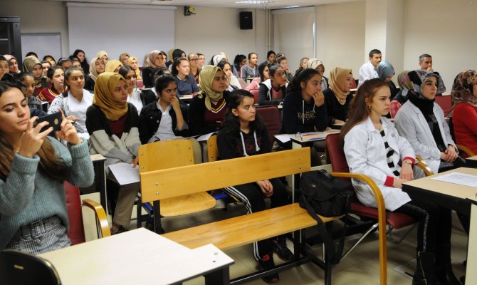 Diyabet Kulübü Öğrencilerine Eğitim Verildi