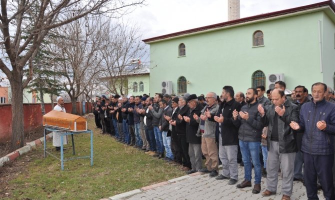 Kadersiz akademisyen toprağa verildi