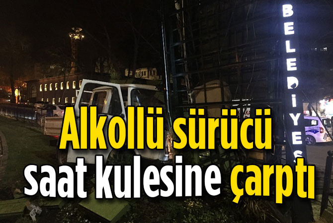 Alkollü sürücü saat kulesine çarptı