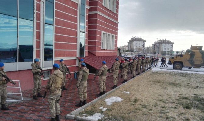 PKK/KCK operasyonunda 20 kişiden 13'ü tutuklandı