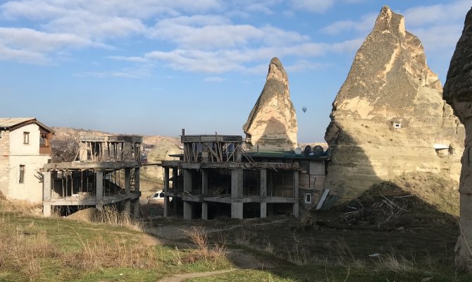 Peribacalarına yakın bölgede yapılan otel inşaatı durduruldu