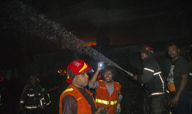 Binada çıkan ve çevreye yayılan yangında 70 kişi hayatını kaybetti