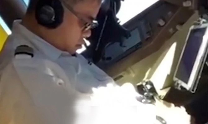 Bu kadarı pes dedirtti! Pilot uçuş sırasında uyuyakaldı