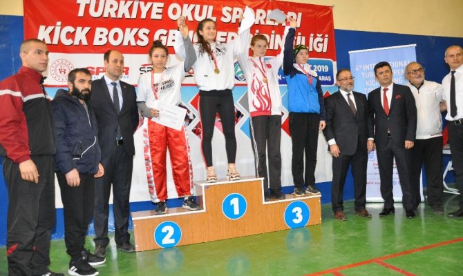 Kick Boks Şampiyonları madalyalarına kavuştu