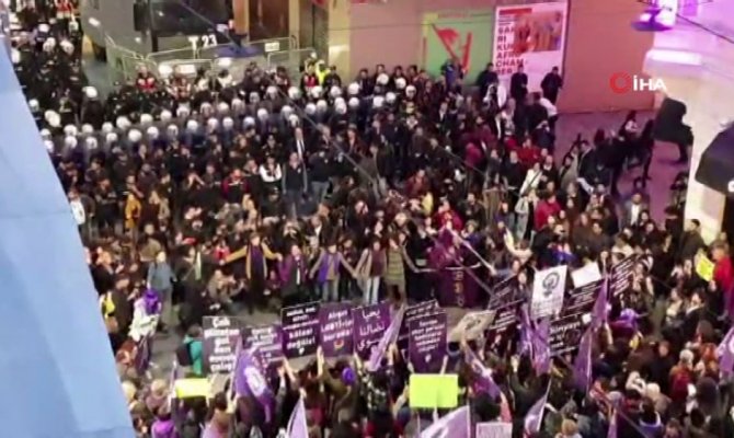 Yüzlerce kadın İstiklal Caddesi’nde !